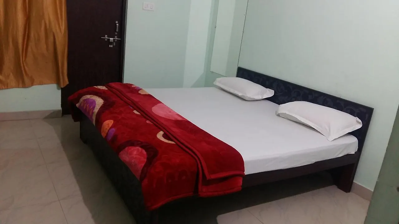 Hotel Giriraj Inn Βαρανάσι 3*,