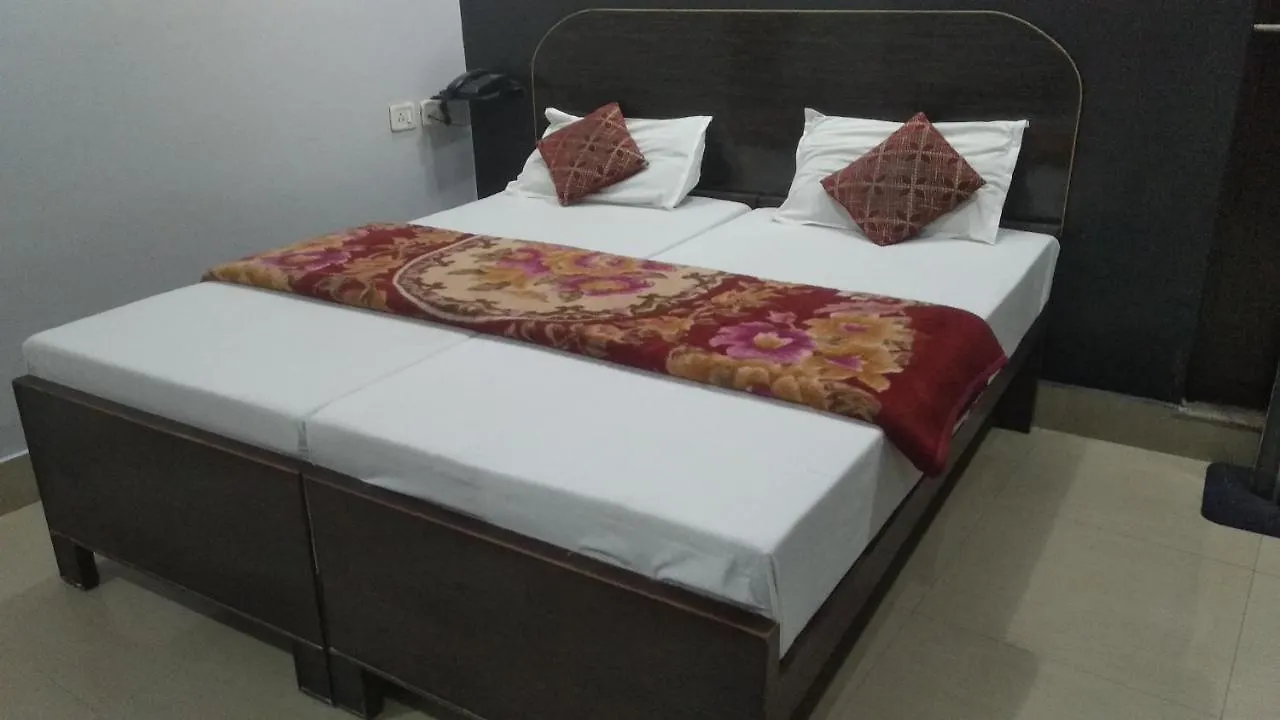 Hotel Giriraj Inn Βαρανάσι