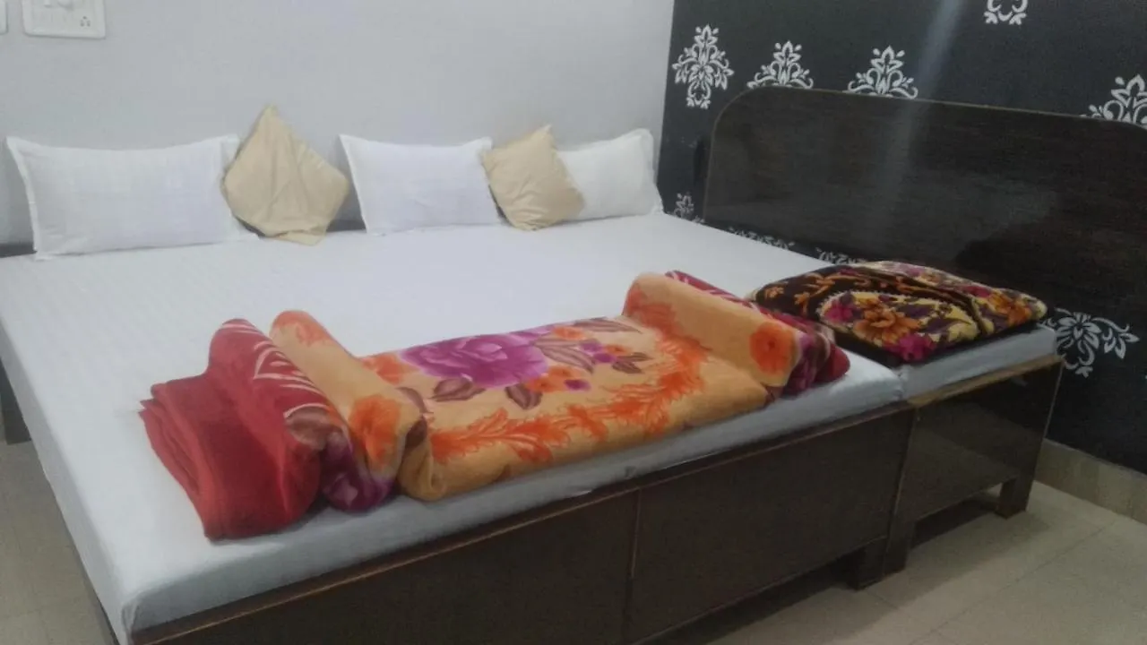Hotel Giriraj Inn Βαρανάσι