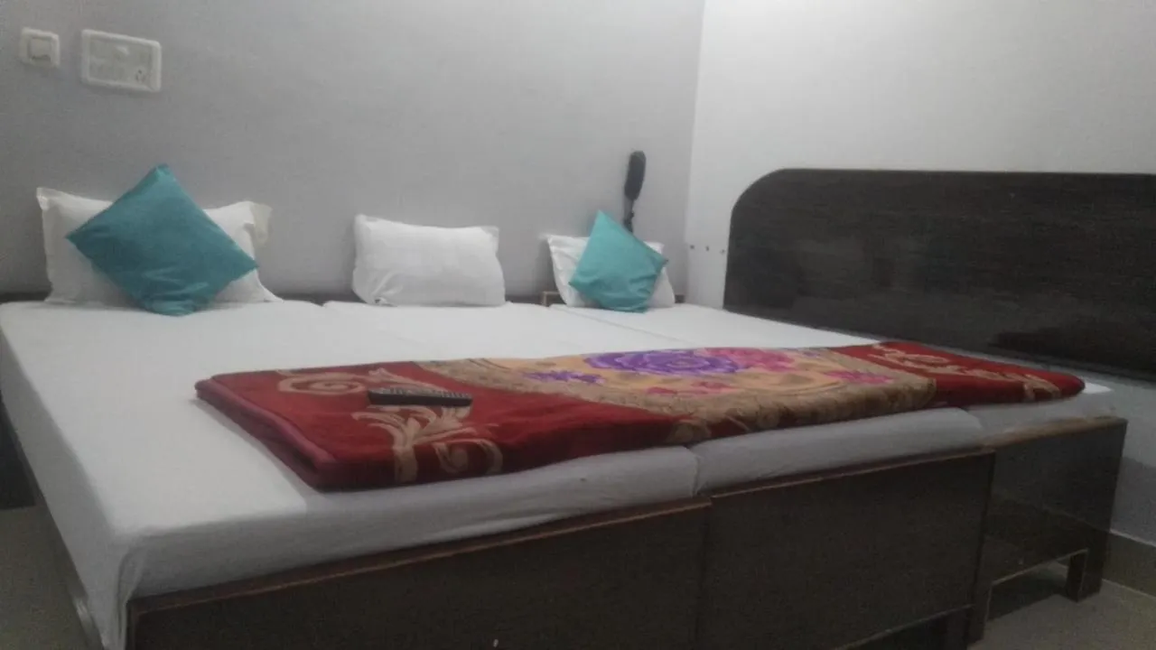 Hotel Giriraj Inn Βαρανάσι